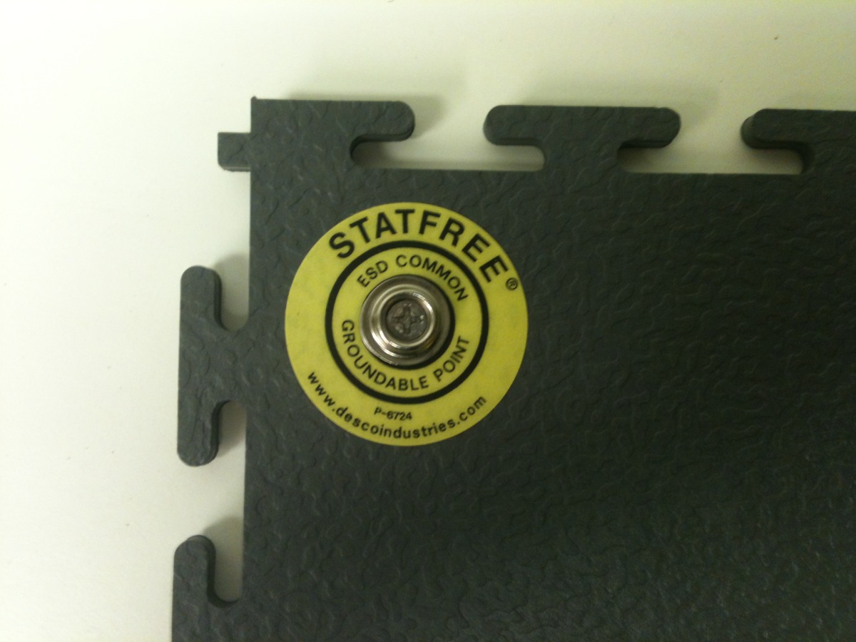 A close up of the statfree logo on a mat